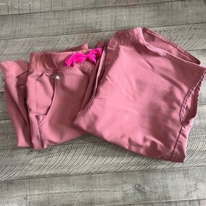 Women’s mauve figs scrub set